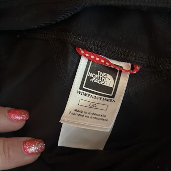 The north face large black capri leggings/pants guc - Picture 4 of 4